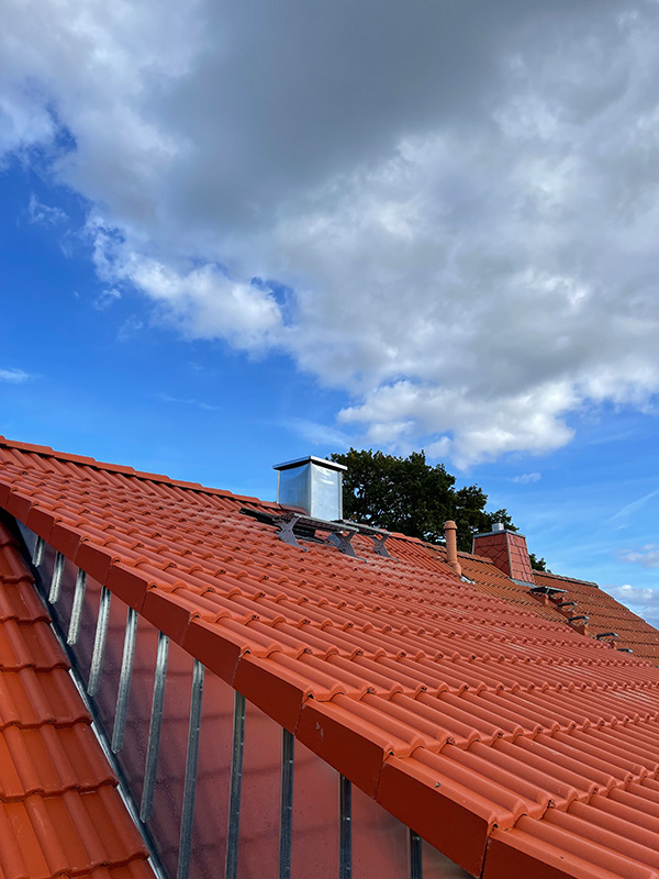 gallerie_dachdeckerei_012 Hardy Krüger Dachdeckermeister aus Brandenburg / Berlin für Dacheindeckung, Dachreparatur und Dachsanierung für Steildach, Flachdach oder Gründach.