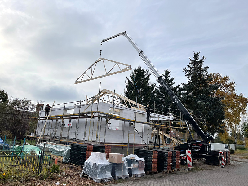 gallerie_dachdeckerei_016 Hardy Krüger Dachdeckermeister aus Brandenburg / Berlin für Dacheindeckung, Dachreparatur und Dachsanierung für Steildach, Flachdach oder Gründach.